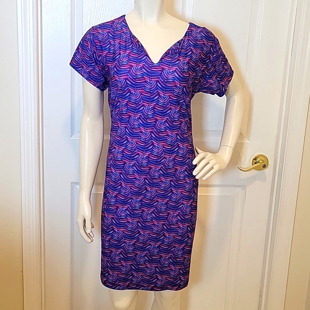 Chelsea Gunn pink,purple, and bluemidi capped sleeve dress size Large NWT!!!!